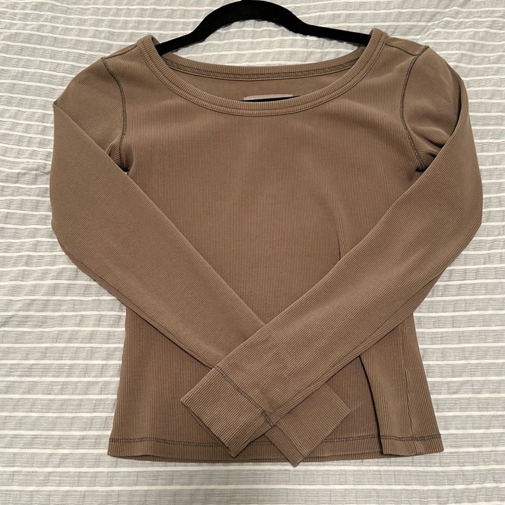 Everlane: The Long-Sleeve Ribbed Scoop-Neck Tee